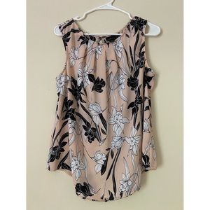 Floral top. Size large.
